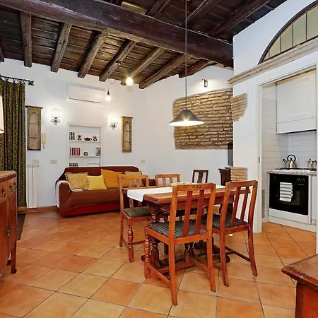 De Renzi Apartment Rome