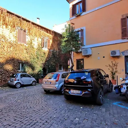 De Renzi * Rome