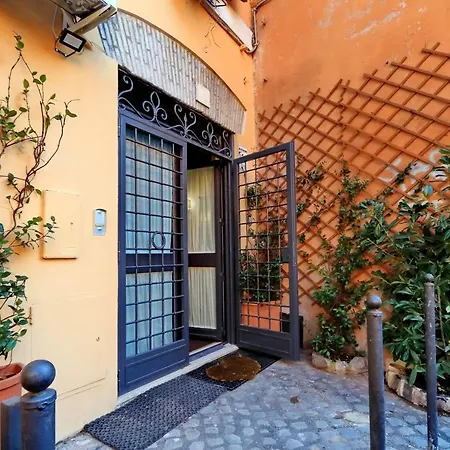 De Renzi Apartment *