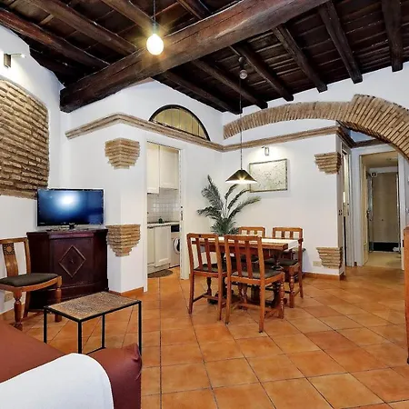 De Renzi Apartment Rome