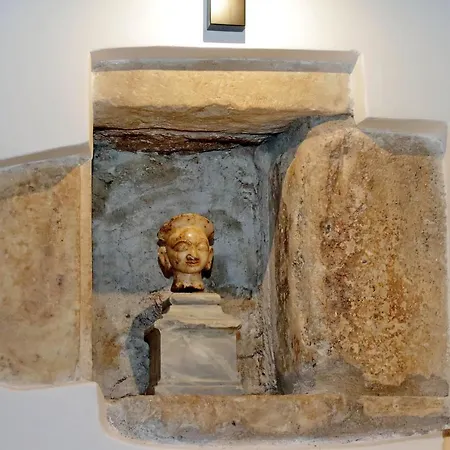 Apartment De Renzi Rome