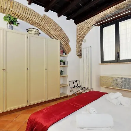 Apartment De Renzi Rome